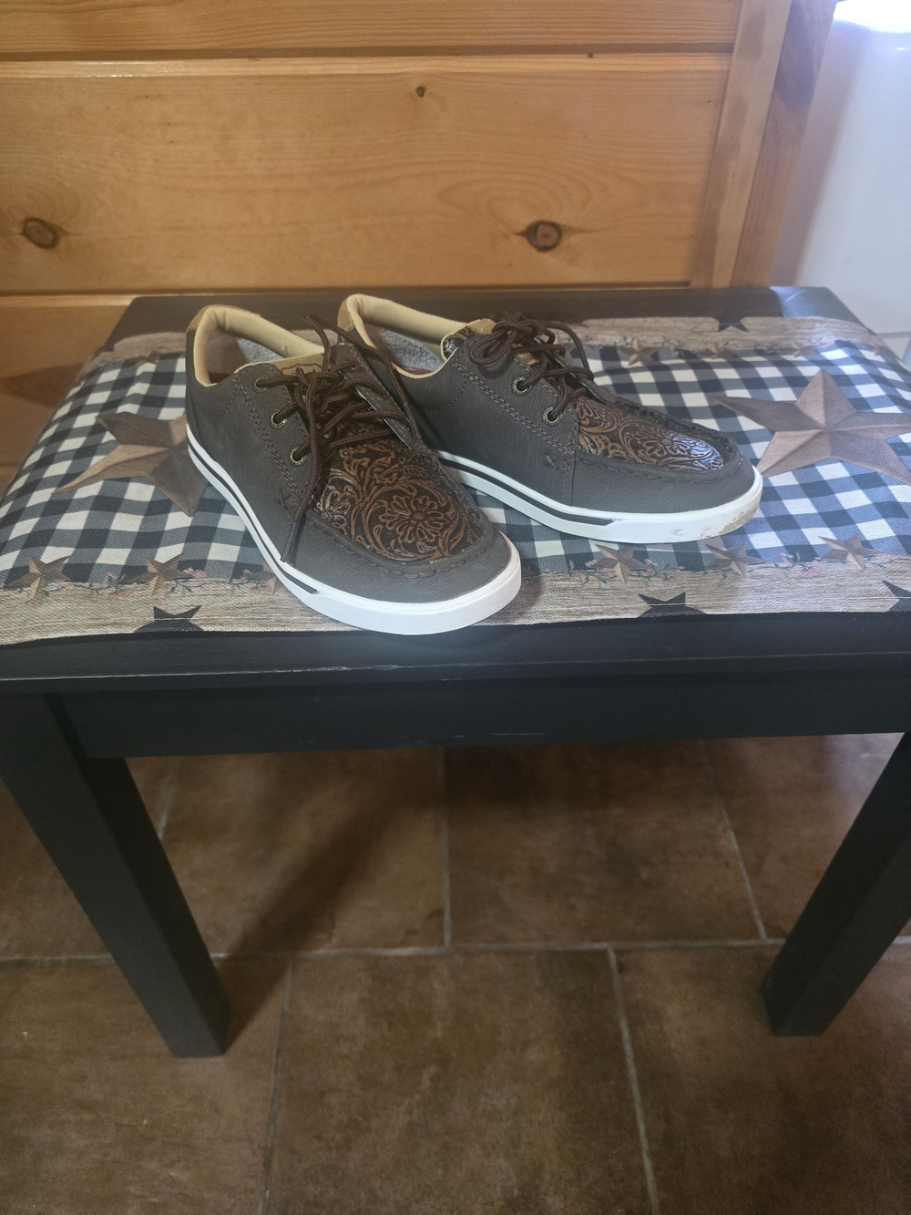 Twisted X Women's Brown and Gray Embossed Toe Lace-Up Sneakers